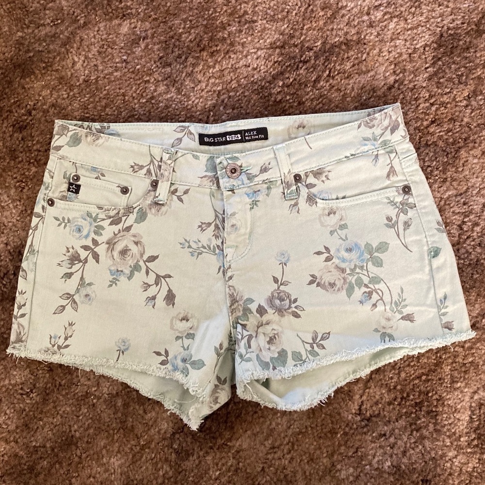 Big Star Blue Floral Shorts Mid rise Size 28